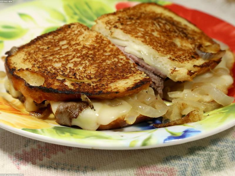 Viral TikTok Garlic Bread Grilled Cheese